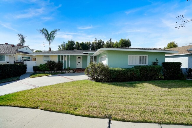 7335 Donna Ave
