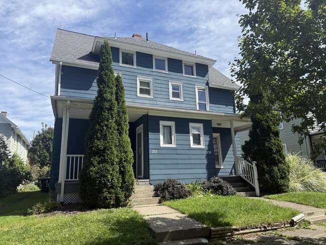 Building Photo - 230 Hallock St
