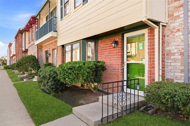 Photo - 7700 Creekbend Dr Unit 75