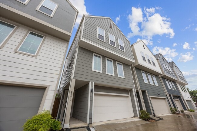 Building Photo - 2056 Johanna Dr