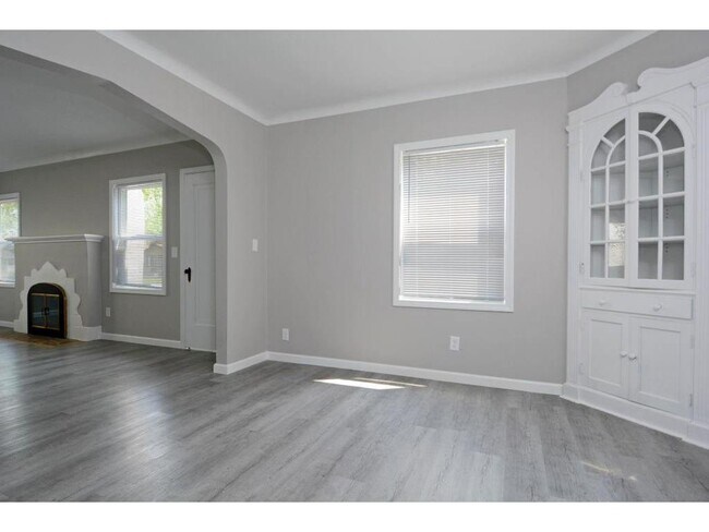 Photo - 3731 N Sheridan Ave