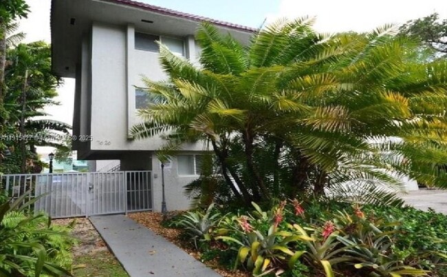 Building Photo - 7626 NE 6th Ct Unit 7