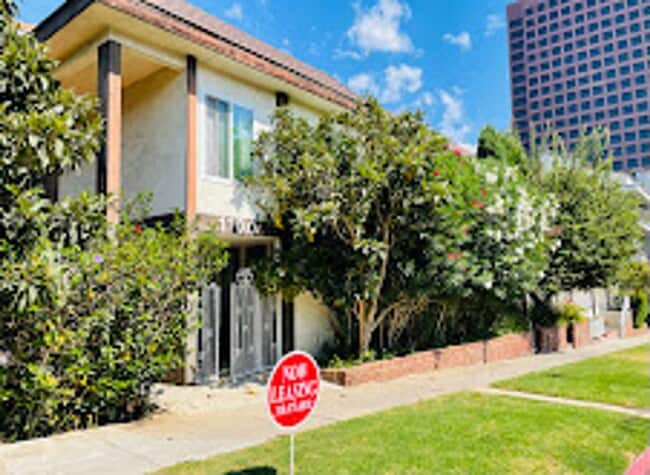 1100 S Granville Ave