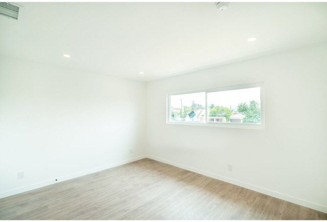 Photo - 3168 Wabash Ave