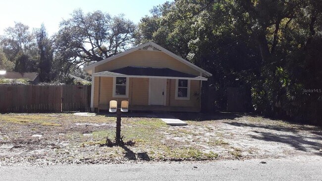 Photo - 733 New York St