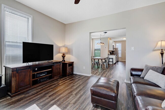 Photo - 729 Hamlet St