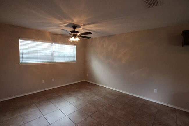 Photo - 2 Bed 1.5 Bath Townhome in Lindale! Unit 16024 FM 16 W