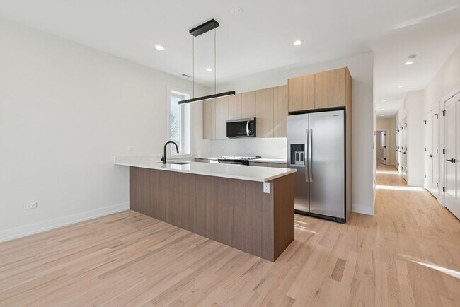 Photo - 4536 S Prairie Ave Unit 1N