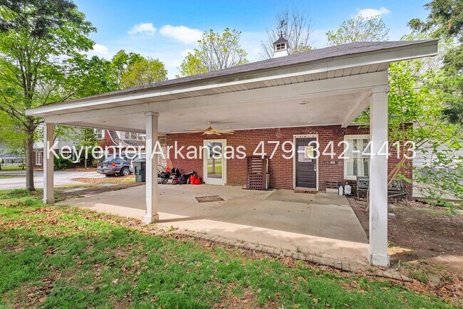 Photo - Charming 1 Bedroom Cottage-Style Home with Spacious Yard