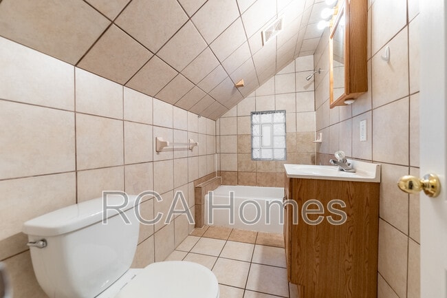 Photo - 704 Sanders St