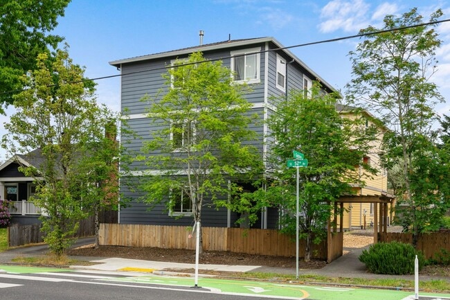 Building Photo - Creston-Kenilworth Neighborhood Newer Cons... Rental
