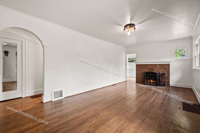 Photo - Modern Mediterranean 2 Bed/2 Bath with plenty of space - Pet Friendly!