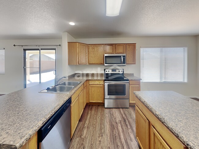 Photo - 16007 W Moreland St