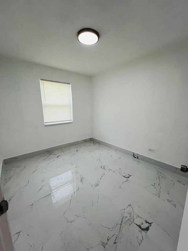 Photo - 525 NW 22nd Ave