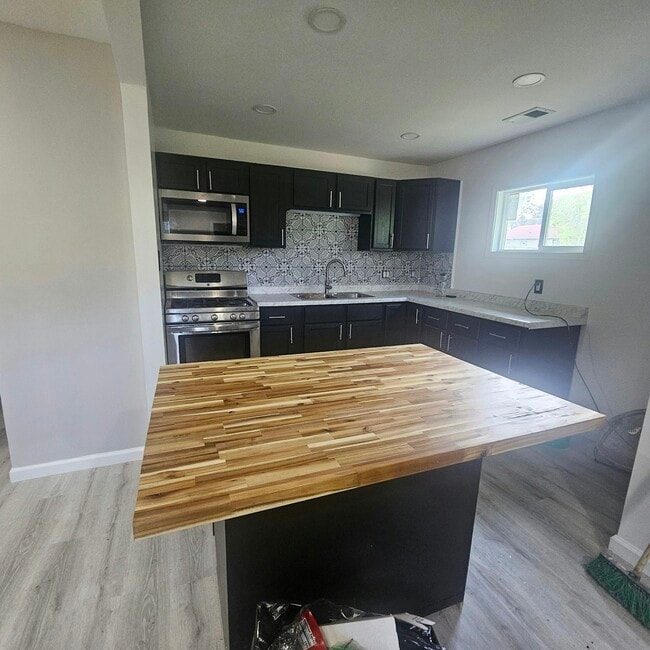 2524 Central Dr