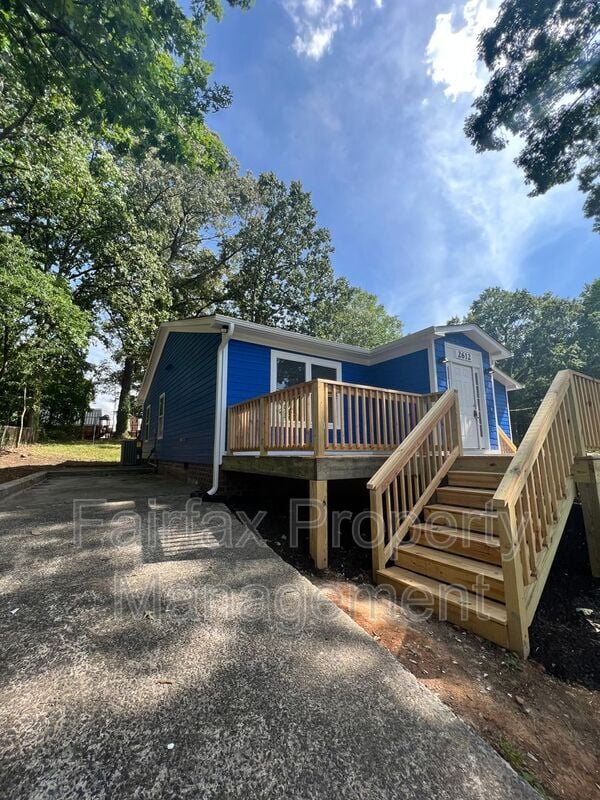 Photo - 2612 Owen St