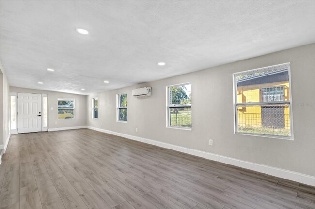 Photo - 5210 S 84th St