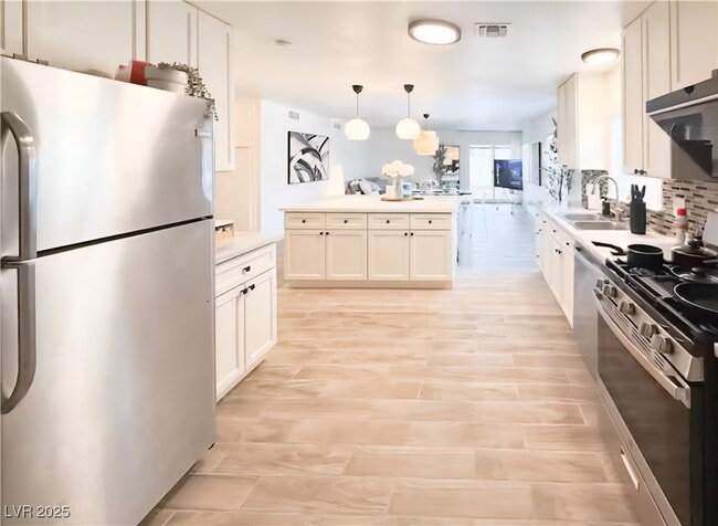 Building Photo - 6969 Paddington Way