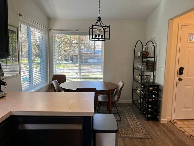 Photo - Furnished 3 Bedroom. 2.5 Bath Home in Dundee- Short Term Lease Options Available