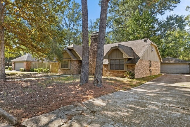 Photo - 208 Cliffbrook Ln