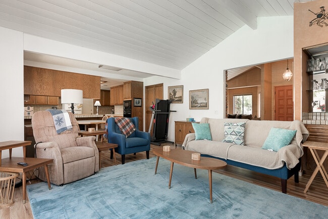 Photo - 465 El Rancho Vista N