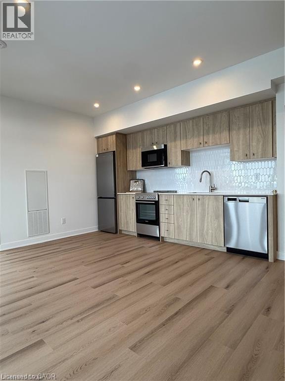 Photo - 25 Wellington St S Unit 1812