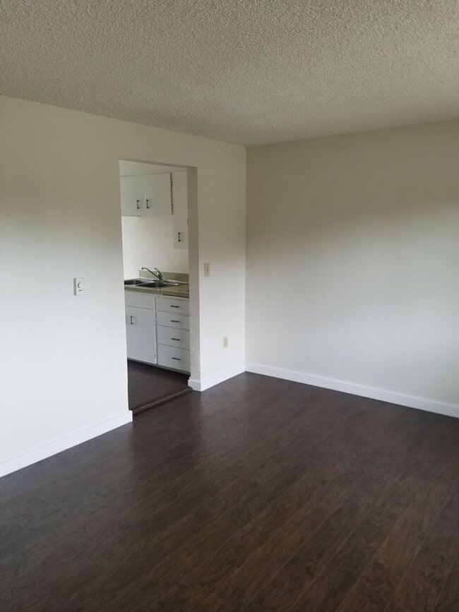 Photo - Newly Remodeled 1 Bedroom Apartment / Ground Floor Unit Unidad 21