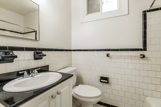 127 17th St SE Unit 1