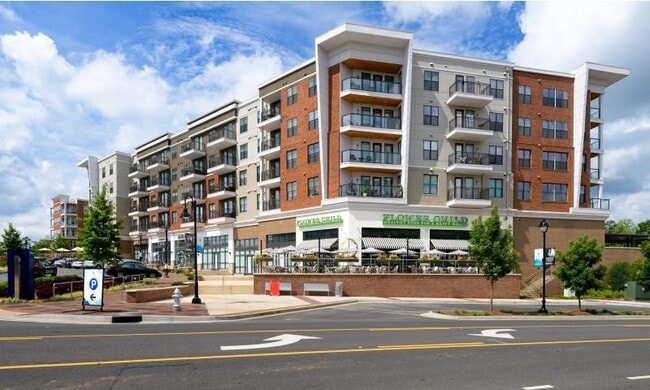 Building Photo - 6400 Blue Stone Rd Unit 4024