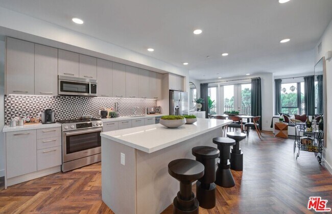 Photo - 1250 N Fairfax Ave Unidad 411