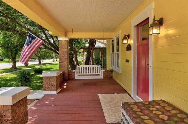 Photo - 1604 S Main St