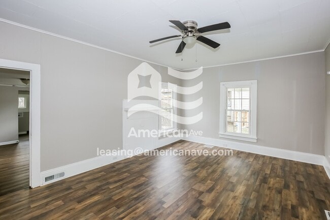 Photo - 122 W 12th St