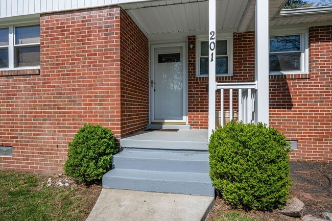 Photo - 3 Bedroom Home For Rent in Sandston VA With Detached Garage, Fenced Yard, and Lawn Care Included