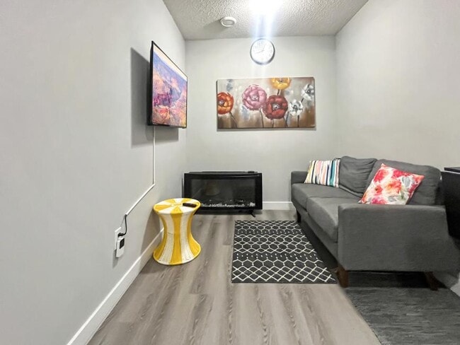 Photo - 1.0 bedroom in Edmonton Alberta T6W 3Z6 Unité Lower (Furnished)