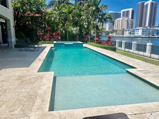 Photo - 513 Palm Dr