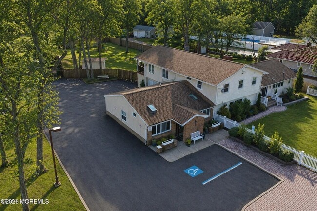 Photo - 437 Adamston Rd