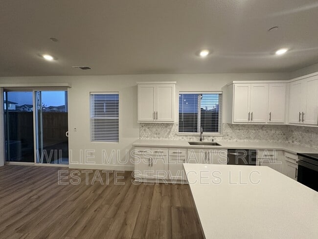 Photo - 16176 Adler St