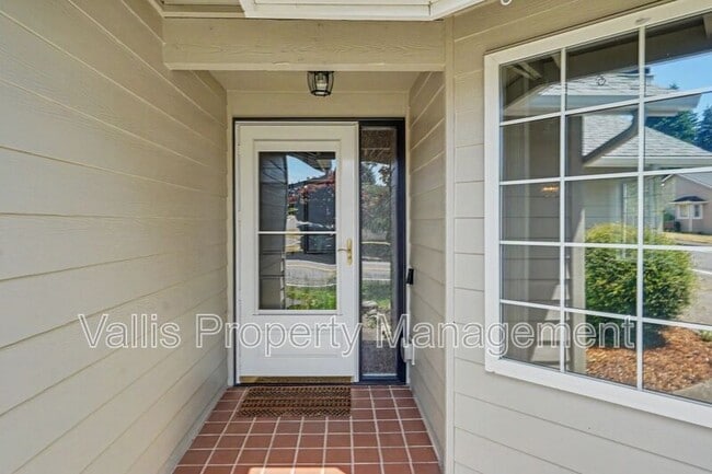 Photo - 1075 Mildred Ln SE