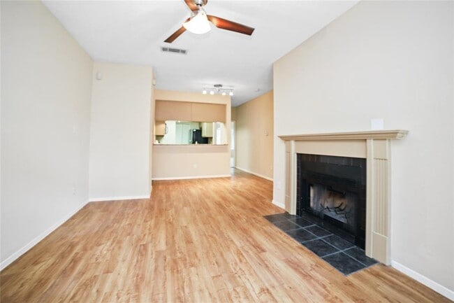 Photo - 806 W 24th St Unit 220