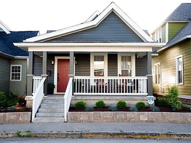 Building Photo - Modern Bungalow walking distance to Fountain Square!