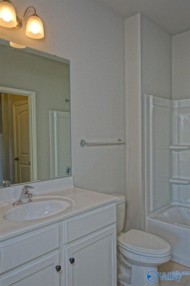 Photo - 409 Bay Tree Ln SW