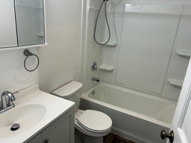 Photo - 1720 E 12th St Unit 3