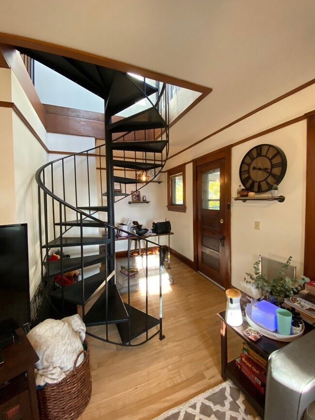 Photo - 2104 E Mifflin St