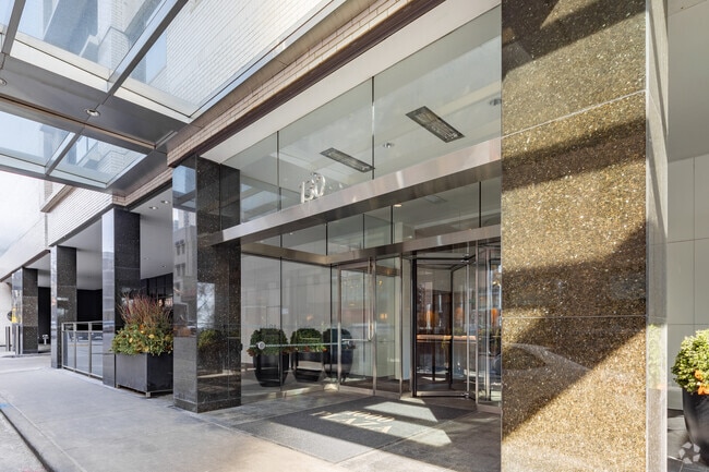 Photo - 1000 Lakeshore Plaza