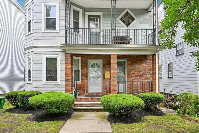 Building Photo - 170 Fellsway W Unit 2