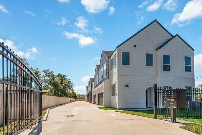 Building Photo - 4710 Mallow St