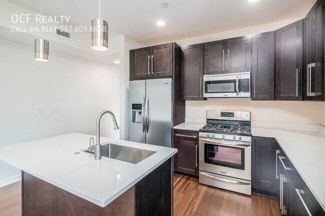 Photo - Large Modern Queen Village Three Bedroom /... Unidad C2