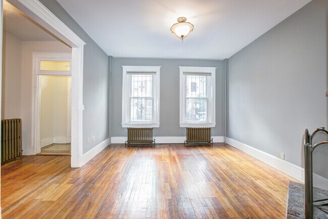 Photo - Spacious Three Bedroom + Den in Columbia Heights! Parking Included!