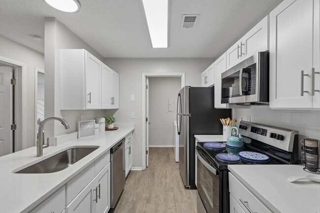 Kitchen & laundry area - The Cooper