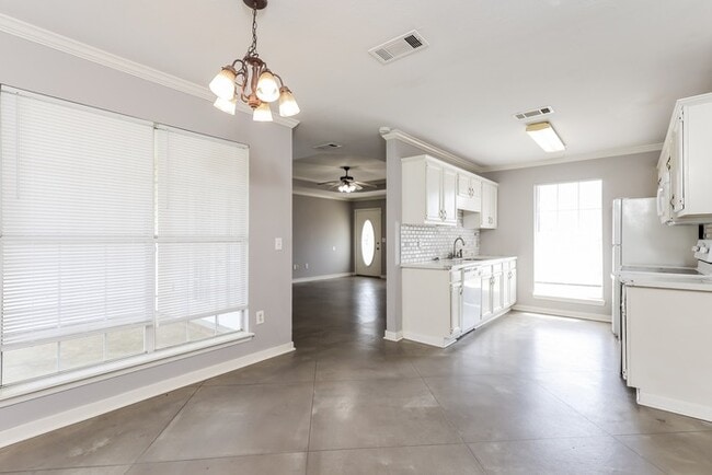 Photo - 102 Red Oak Cove